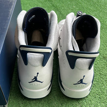 Load image into Gallery viewer, Jordan Midnight Navy 6s Size 11.5
